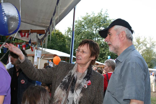 Berndt Palluch und Senatorin Fr. Junge-Reyer auf dem Stadtteilfest Falkenhagener Feld 2010
