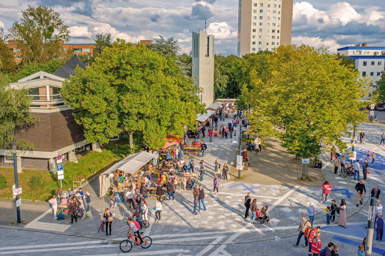 Alte Ansicht, noch mit Zuflucht-Kirche am Westerwaldplatz (Foto: www.salecker.info)
