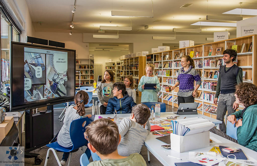 Comic-Workshop in der Stadtteilbibliothek im Falkenhagener Feld (Foto: Regina Schulze-Dau)