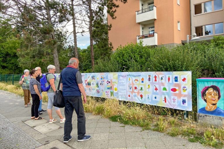 Outdoor-Wanderausstellung Kunst im Kiez