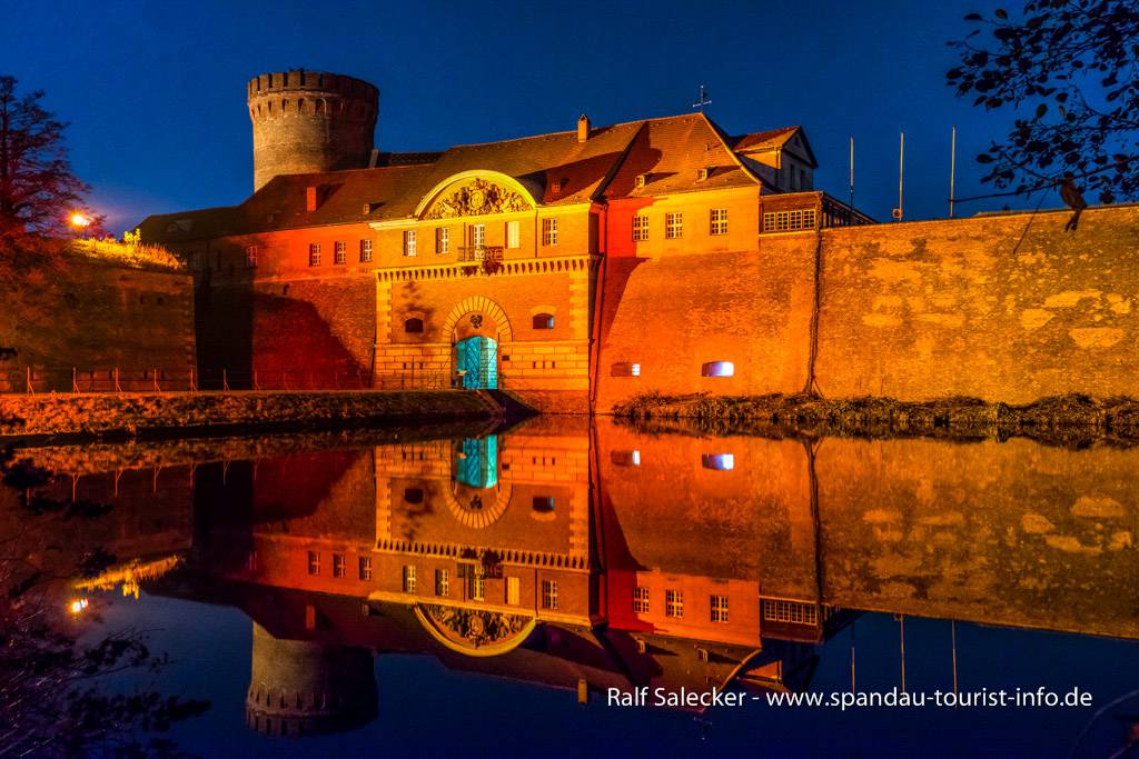 Zitadelle Spandau bei Nacht (Foto: www.salecker.info)